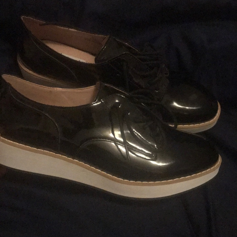 Brand New never worn Steve Madden shoes size 81/2